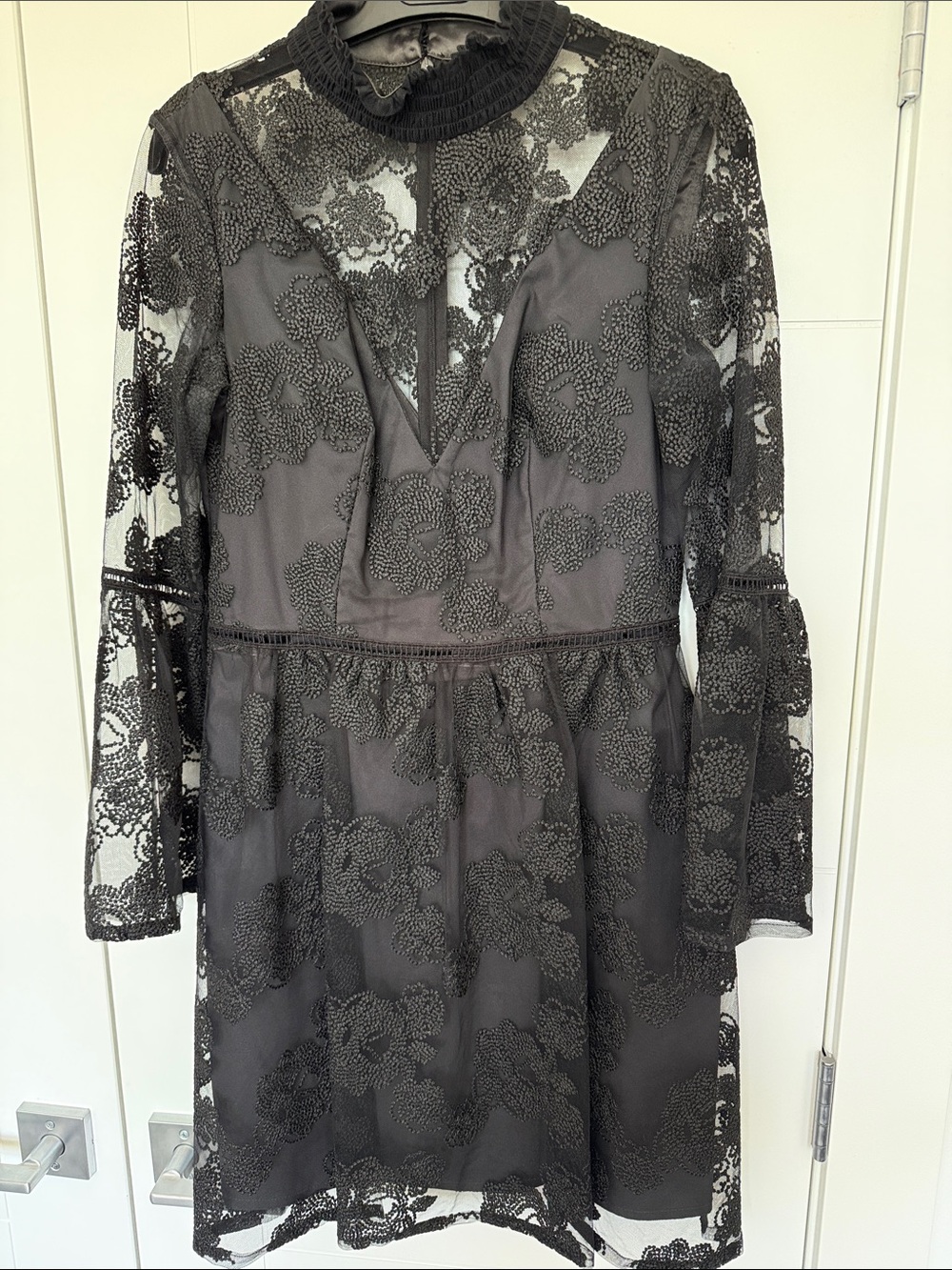 Monique Lhuillier Black Lace Long-Sleeve Cocktail Dress